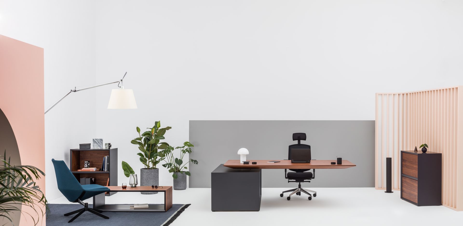 executive-desk-GRAVITY, by MDD